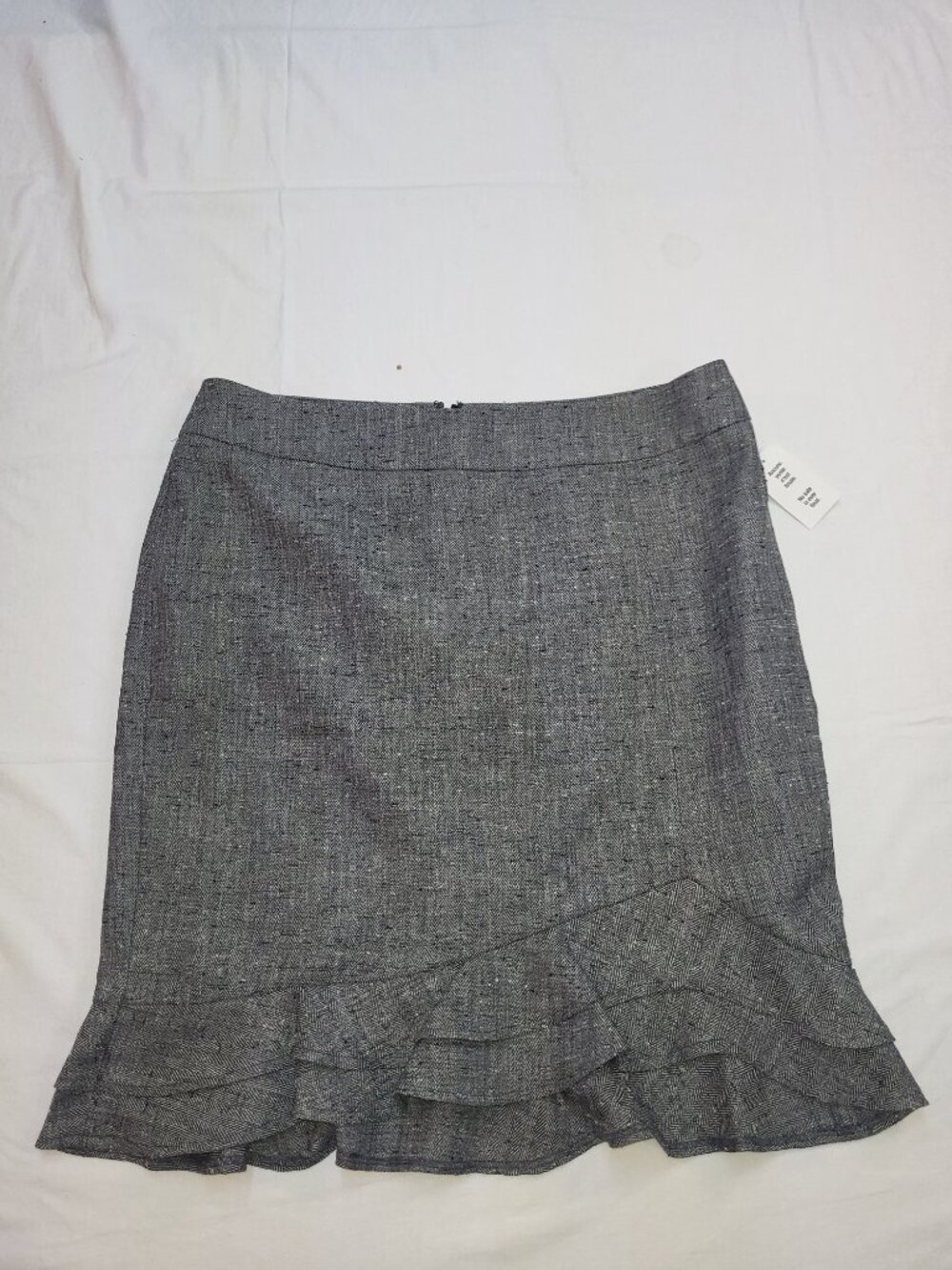 NWT Ricki's Grey Tweed Herringbone Ruffle Hem Pencil Skirt Size 14